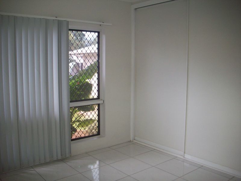 2 Jordan Close, Mooroobool QLD 4870