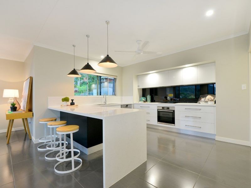 12 Sommerville Crescent, Whitfield QLD 4870