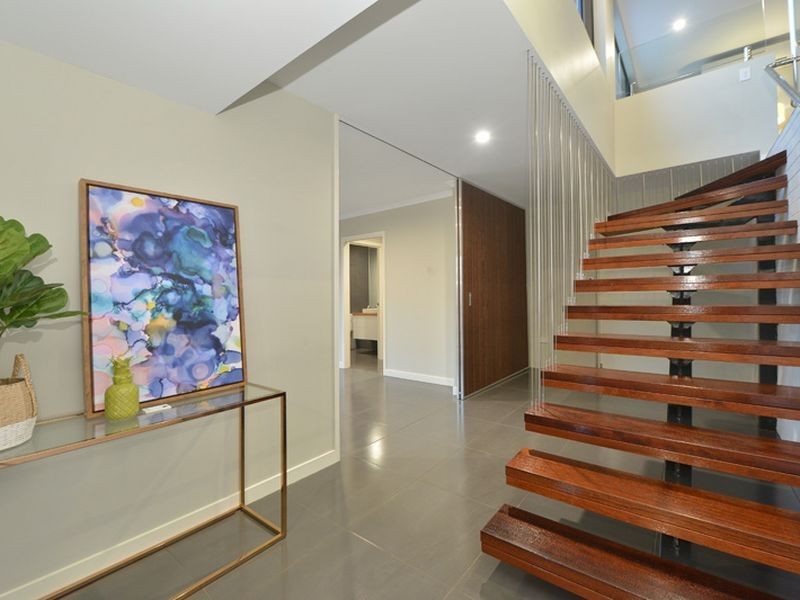 12 Sommerville Crescent, Whitfield QLD 4870