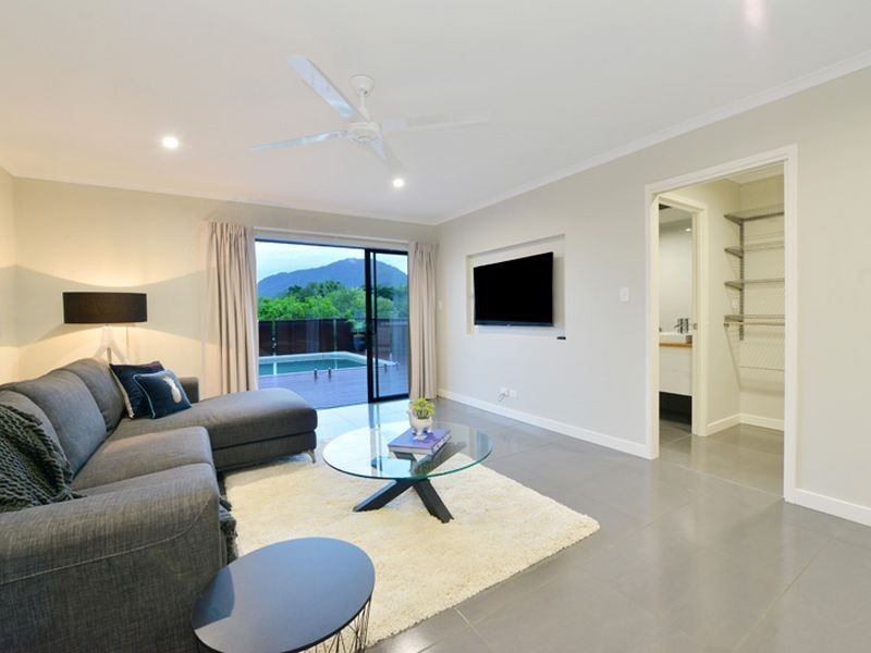 12 Sommerville Crescent, Whitfield QLD 4870