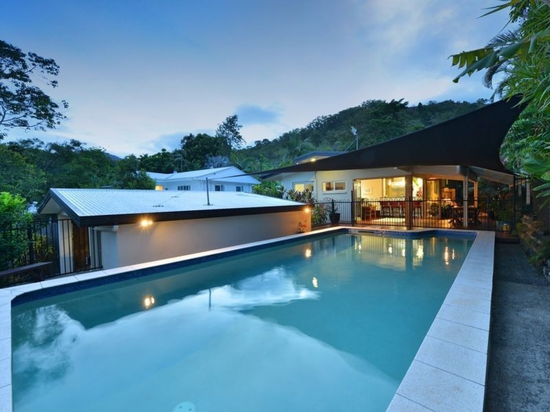 15 McHugh Crescent, Whitfield QLD 4870