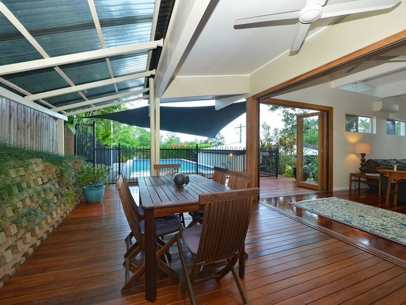 15 McHugh Crescent, Whitfield QLD 4870