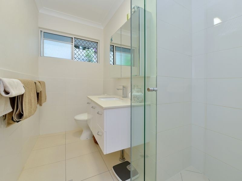 15 McHugh Crescent, Whitfield QLD 4870