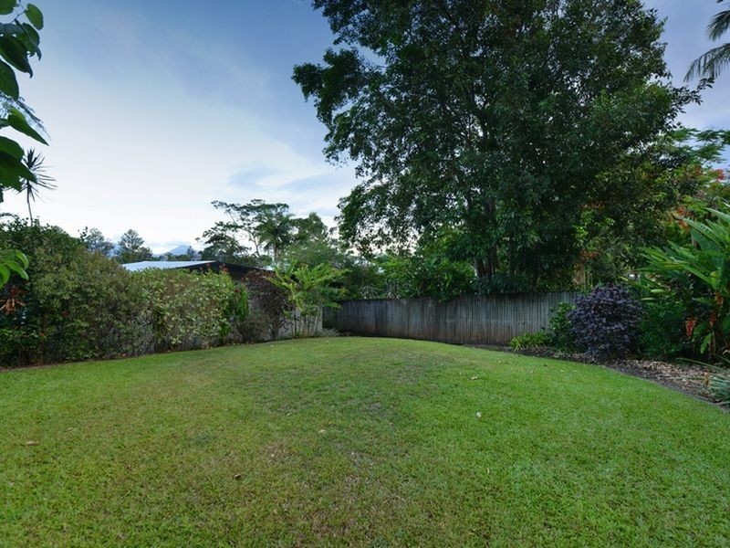15 McHugh Crescent, Whitfield QLD 4870