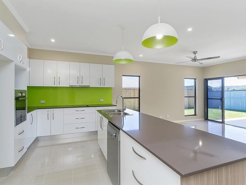 39 Springbrook Avenue, Redlynch QLD 4870