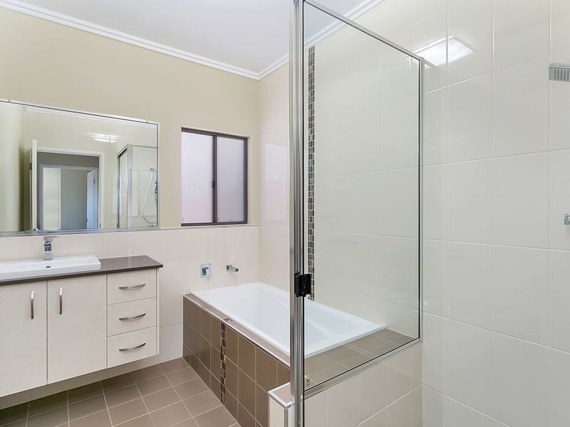 39 Springbrook Avenue, Redlynch QLD 4870