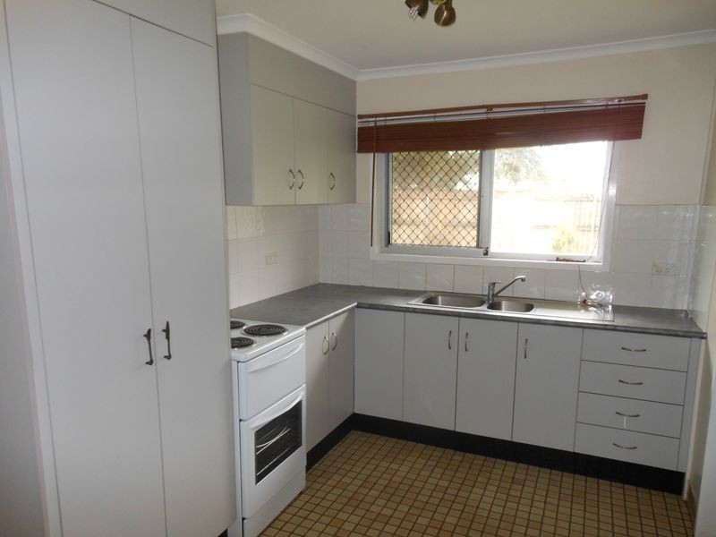 4 Marchant Street, Manoora QLD 4870