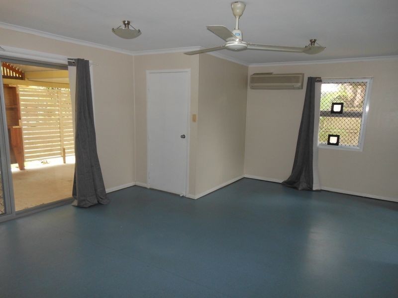 4 Marchant Street, Manoora QLD 4870