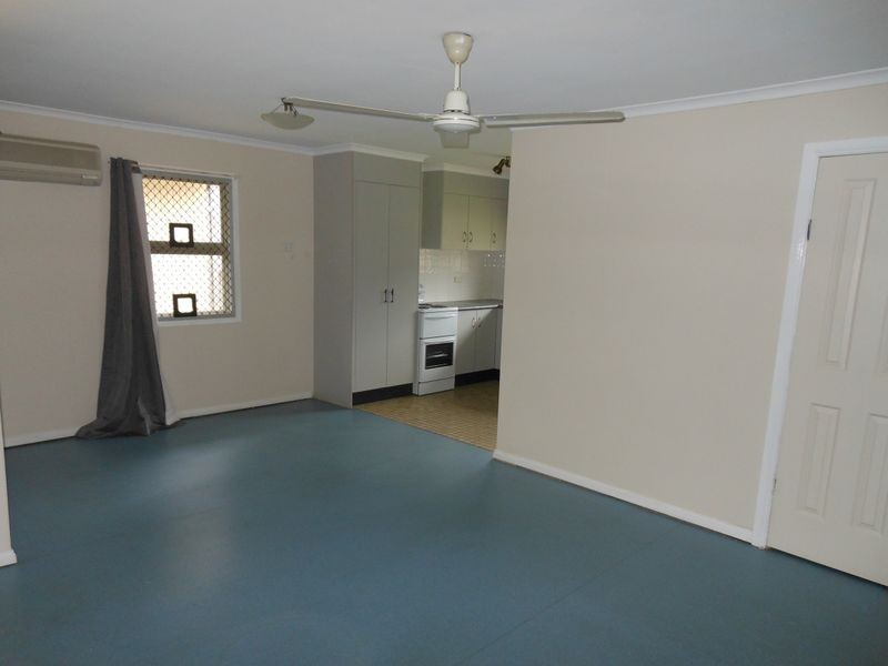 4 Marchant Street, Manoora QLD 4870
