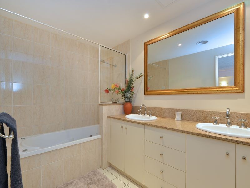 1401/2 Greenslopes Street, Cairns North QLD 4870