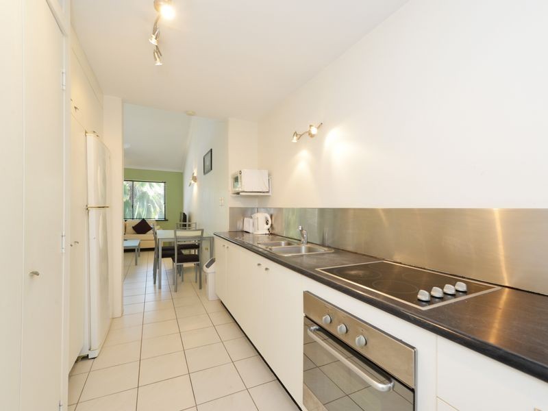 22/239 Lake Street, Cairns North QLD 4870
