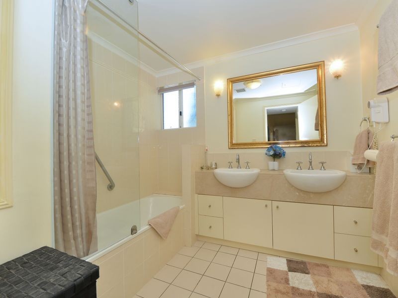 408/2 Greenslopes Street, Cairns North QLD 4870