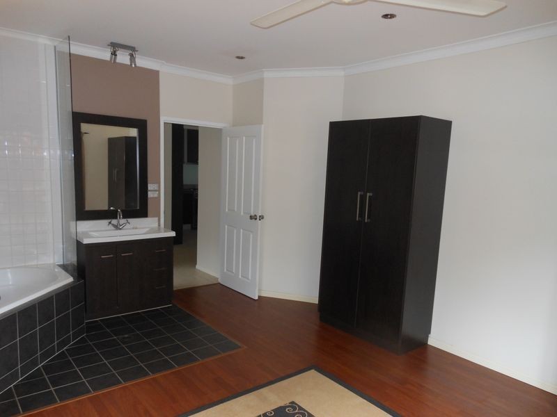 6 Curlewis Close, Brinsmead QLD 4870