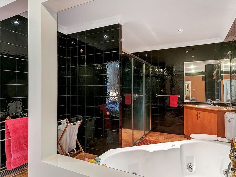 4 Argyle Close, Edge Hill QLD 4870