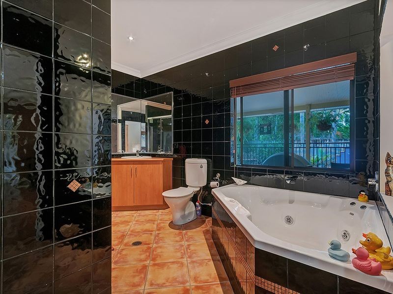 4 Argyle Close, Edge Hill QLD 4870