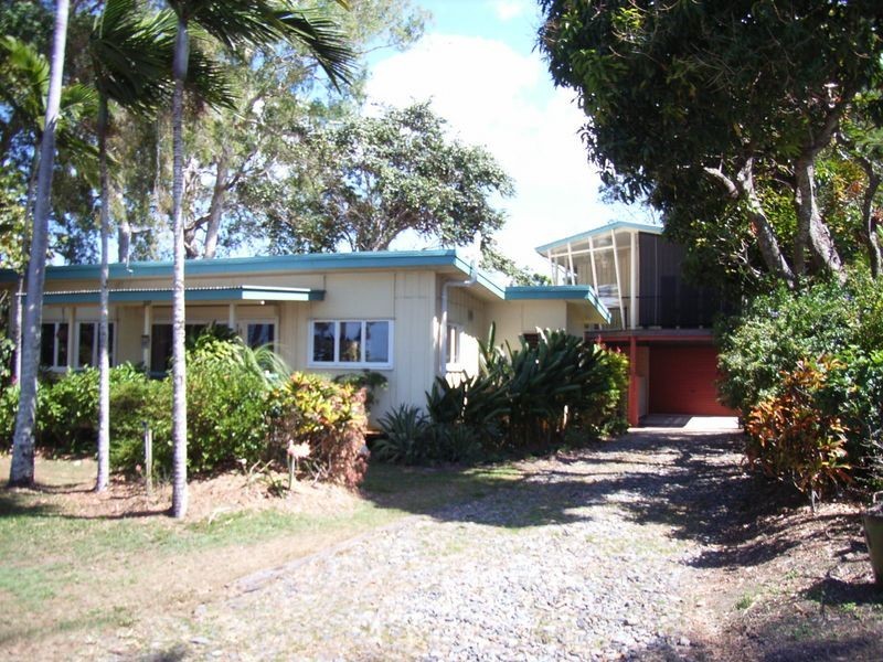 227 O’Shea Esplanade, Machans Beach QLD 4878