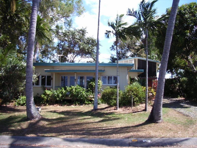 227 O’Shea Esplanade, Machans Beach QLD 4878