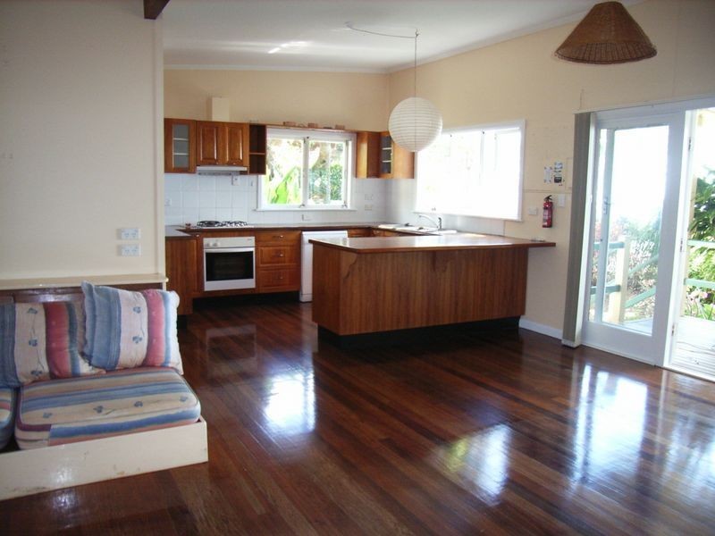 227 O’Shea Esplanade, Machans Beach QLD 4878