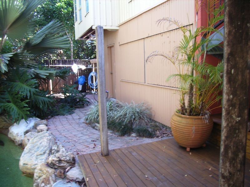 227 O’Shea Esplanade, Machans Beach QLD 4878