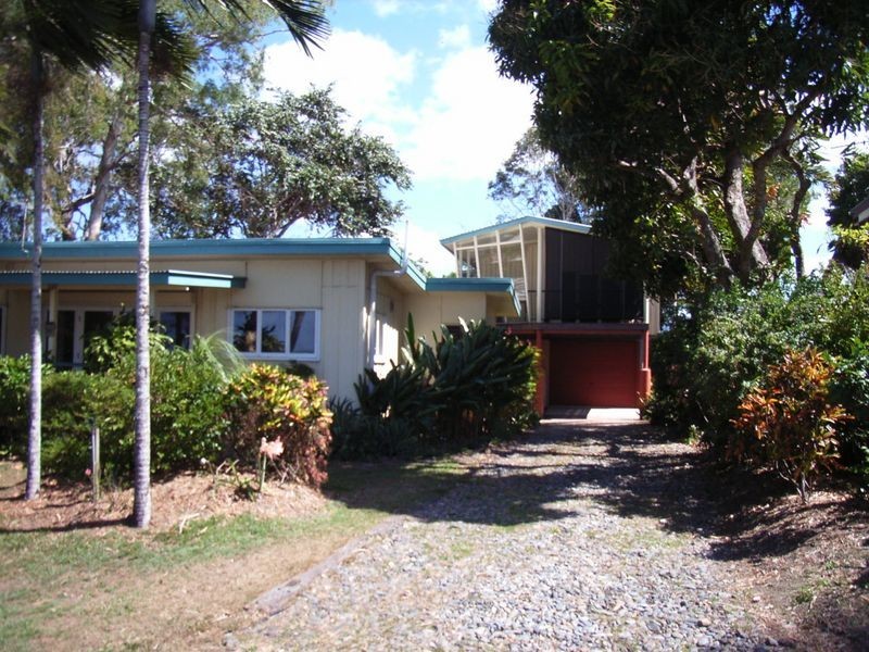 227 O’Shea Esplanade, Machans Beach QLD 4878