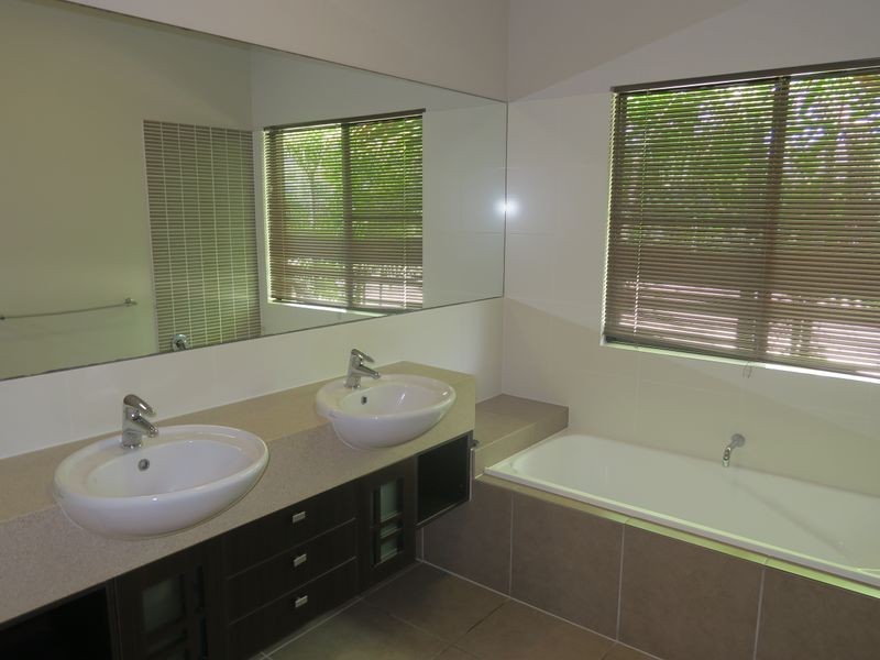 6 Sherbrook Close, Brinsmead QLD 4870