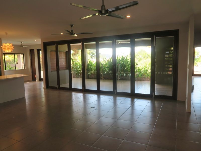 6 Sherbrook Close, Brinsmead QLD 4870