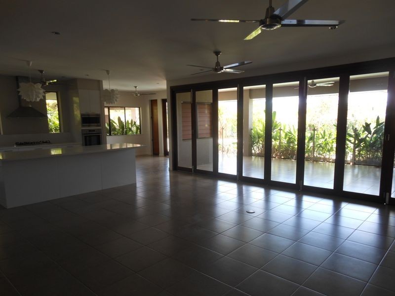 6 Sherbrook Close, Brinsmead QLD 4870