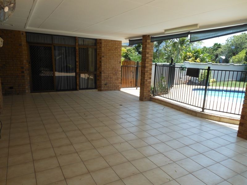 6 Hook Close, Brinsmead QLD 4870