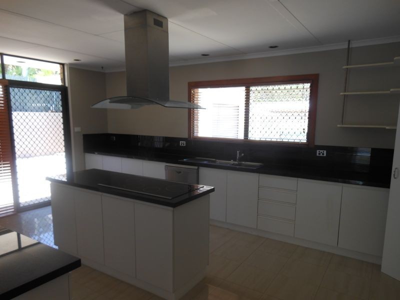 6 Hook Close, Brinsmead QLD 4870