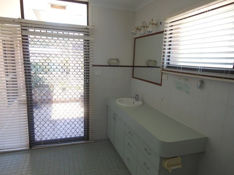 6 Hook Close, Brinsmead QLD 4870