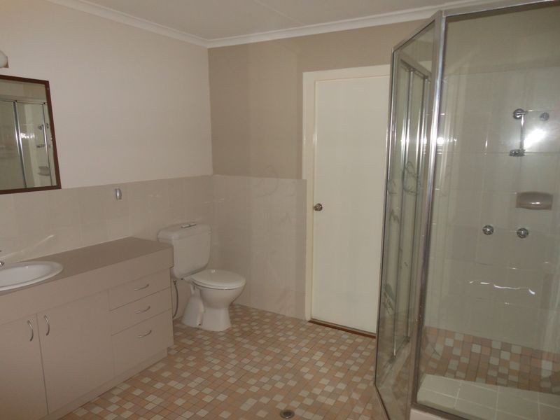 6 Hook Close, Brinsmead QLD 4870