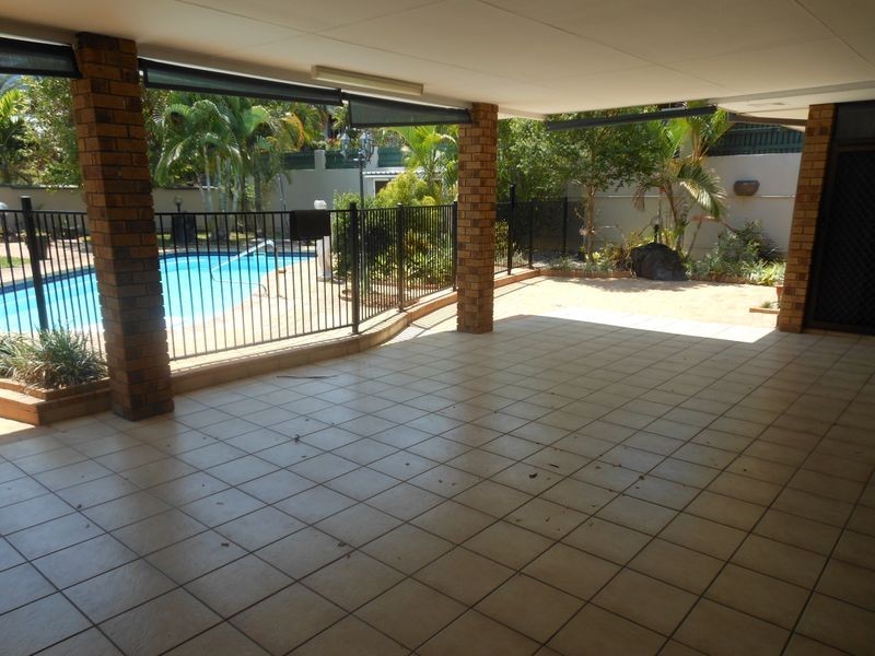 6 Hook Close, Brinsmead QLD 4870