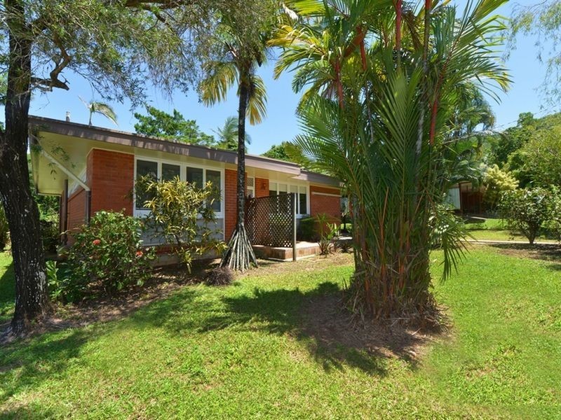 17 Fogarty Street, Whitfield QLD 4870