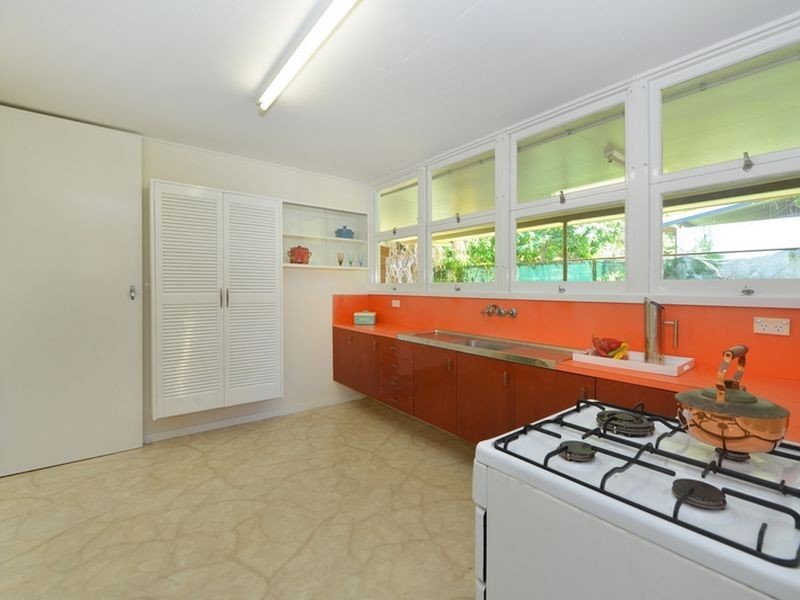 17 Fogarty Street, Whitfield QLD 4870