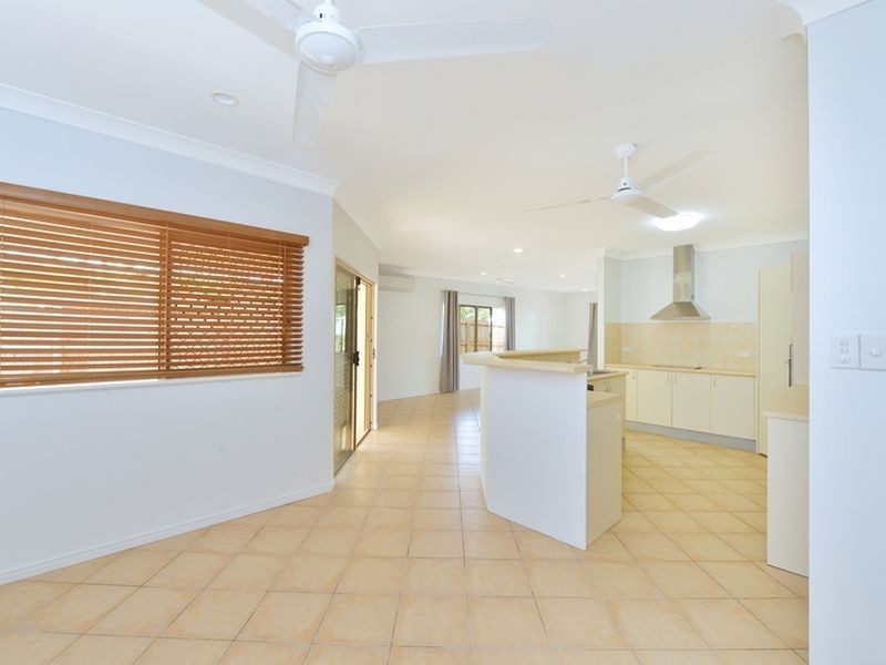 6 Beck Close, Bentley Park QLD 4869