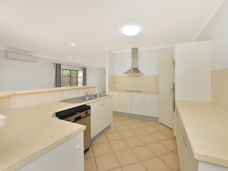 6 Beck Close, Bentley Park QLD 4869