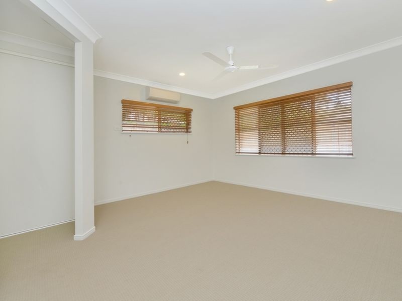 6 Beck Close, Bentley Park QLD 4869
