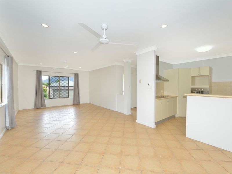 6 Beck Close, Bentley Park QLD 4869