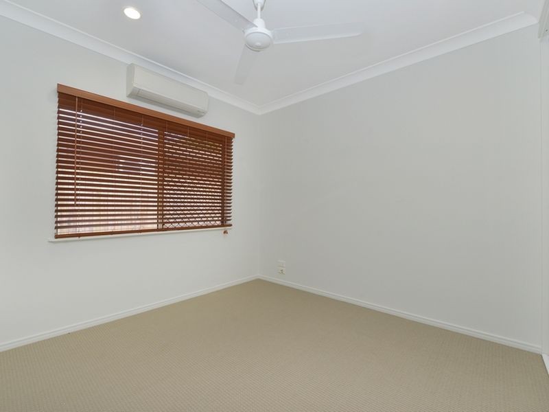 6 Beck Close, Bentley Park QLD 4869