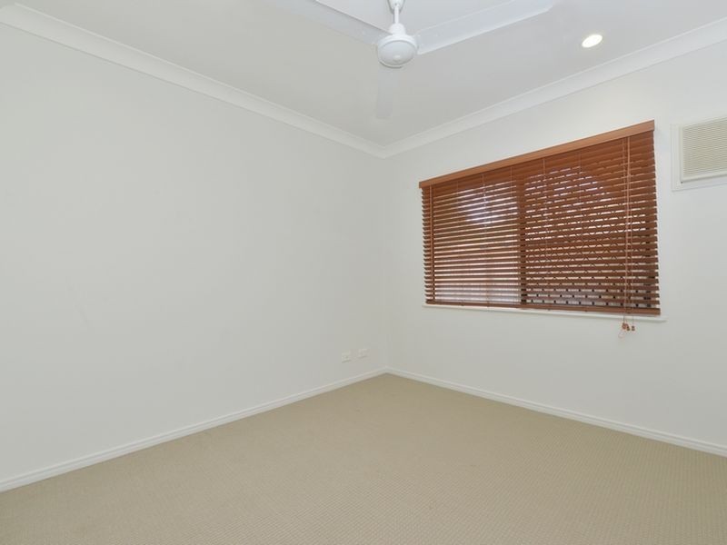6 Beck Close, Bentley Park QLD 4869