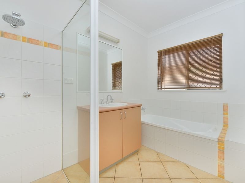 6 Beck Close, Bentley Park QLD 4869