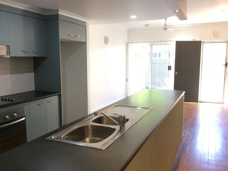 11/14 Charles Street, Cairns North QLD 4870