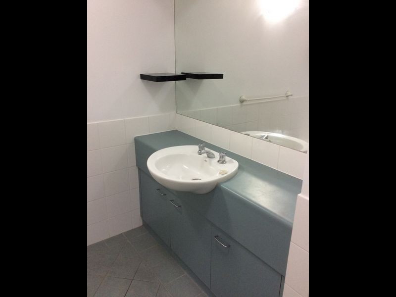 11/14 Charles Street, Cairns North QLD 4870