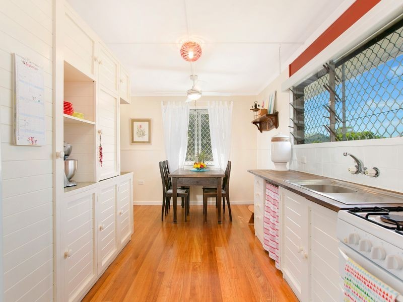 31 Clarke Street, Manunda QLD 4870