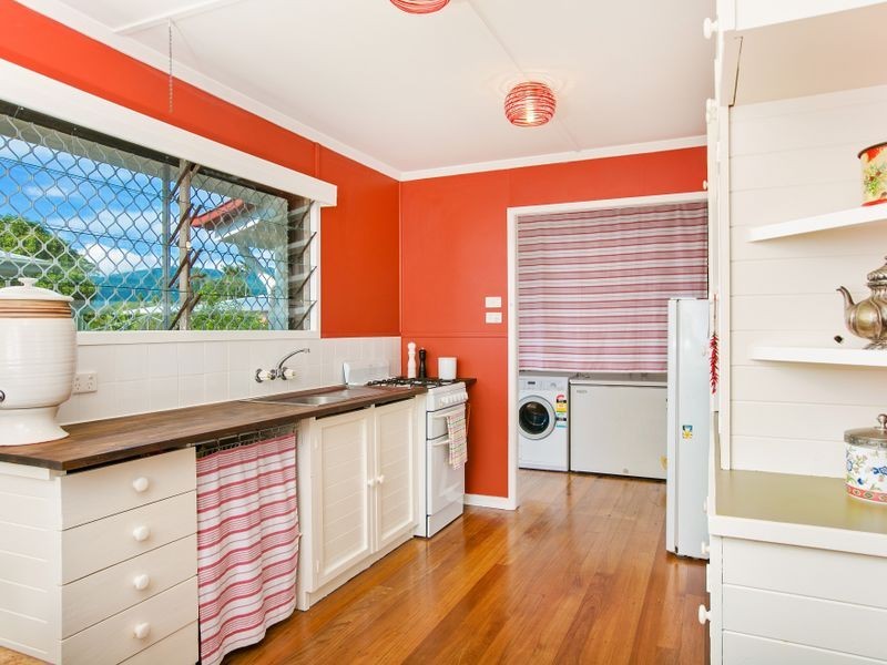 31 Clarke Street, Manunda QLD 4870