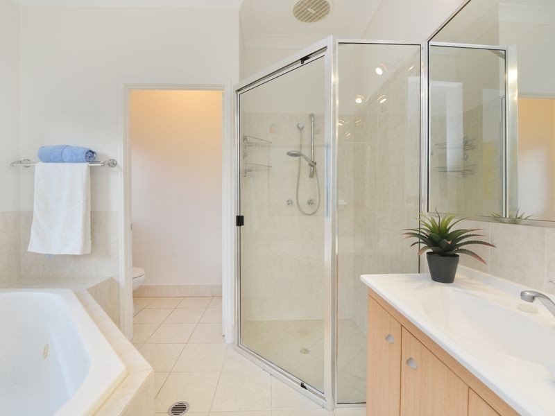 11 East Parkridge Drive, Brinsmead QLD 4870