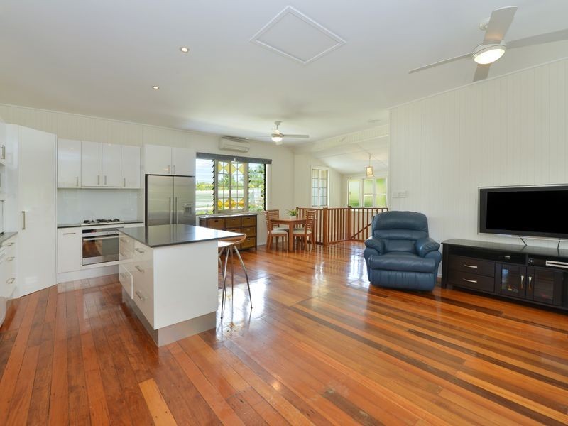6 Fulton Close, Whitfield QLD 4870