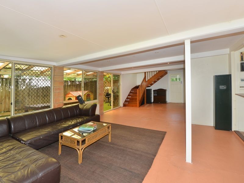 6 Fulton Close, Whitfield QLD 4870