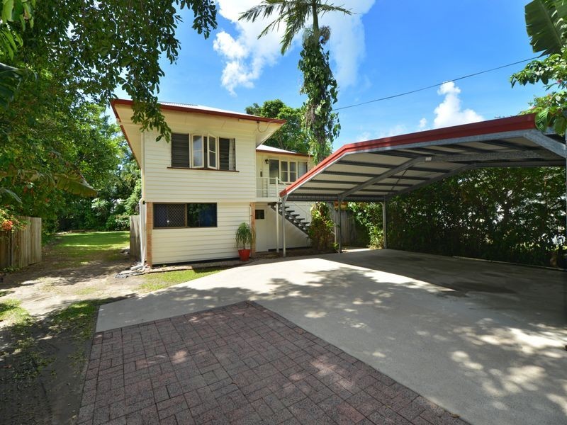 6 Fulton Close, Whitfield QLD 4870