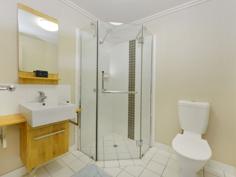 313/2-8 Centenary Close, Manoora QLD 4870